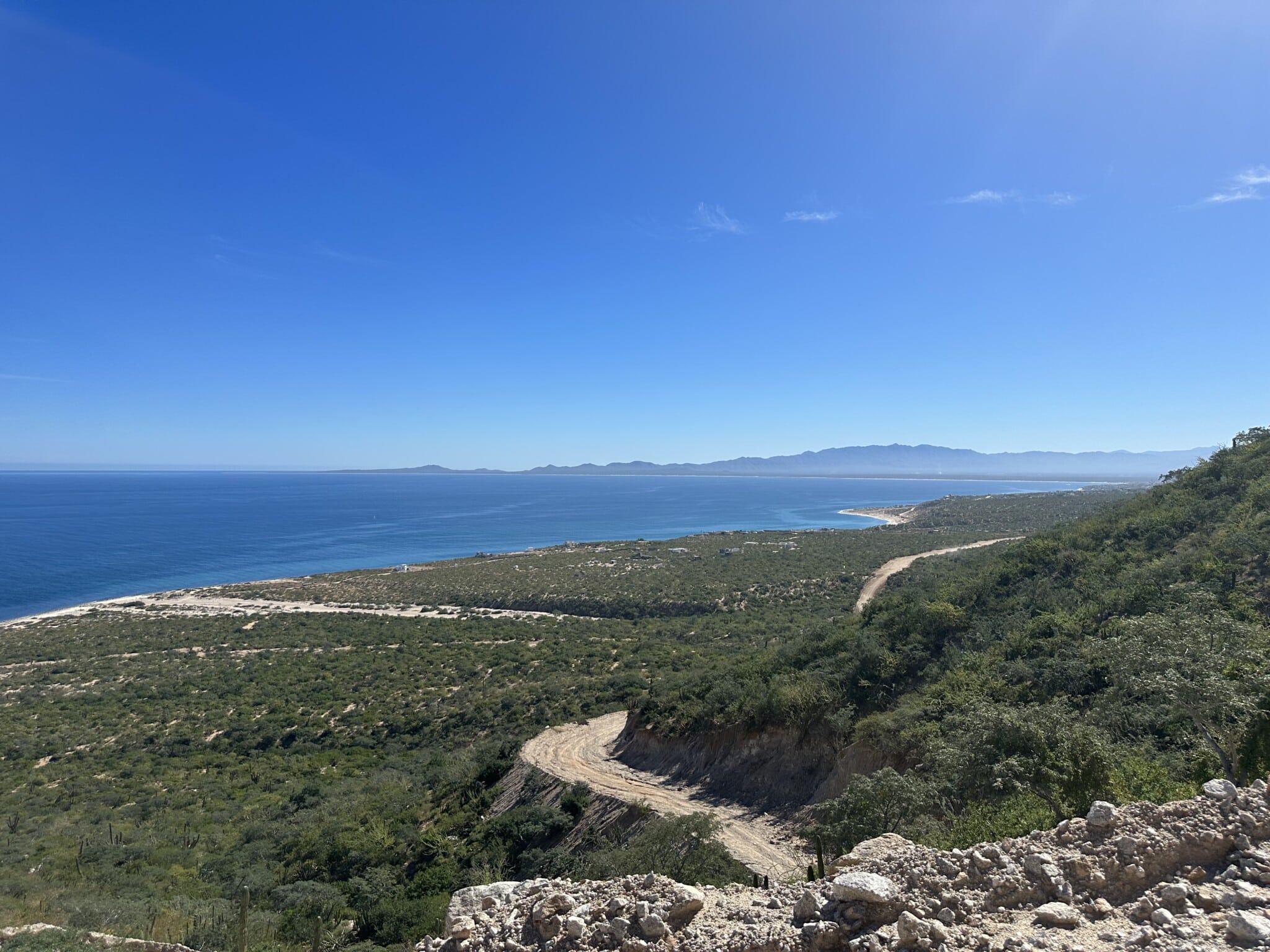 Desert hillside and sweeping bay views near El Sargento